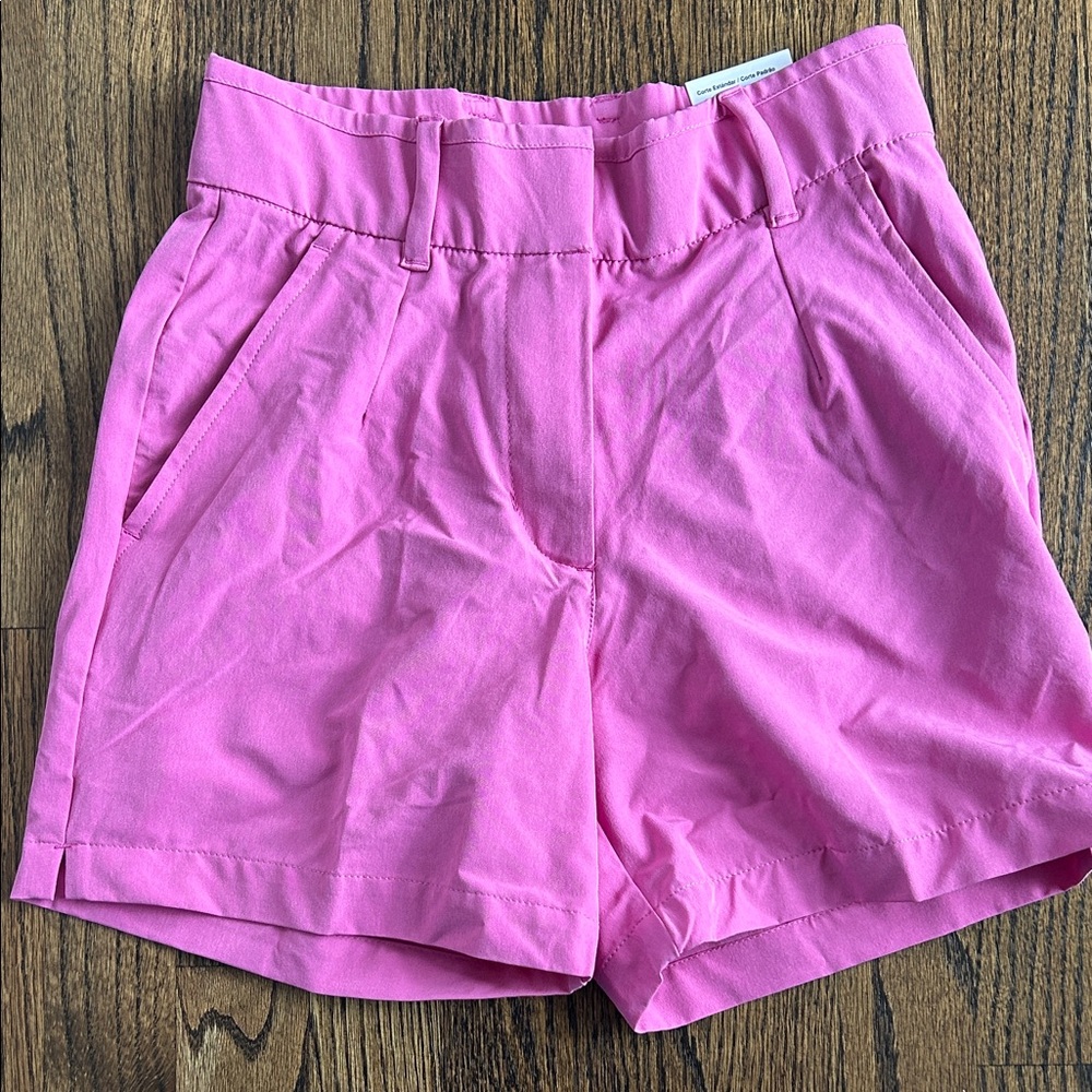 Nike women’s golf shorts size XS Standard fit. 5 in inseam NWT